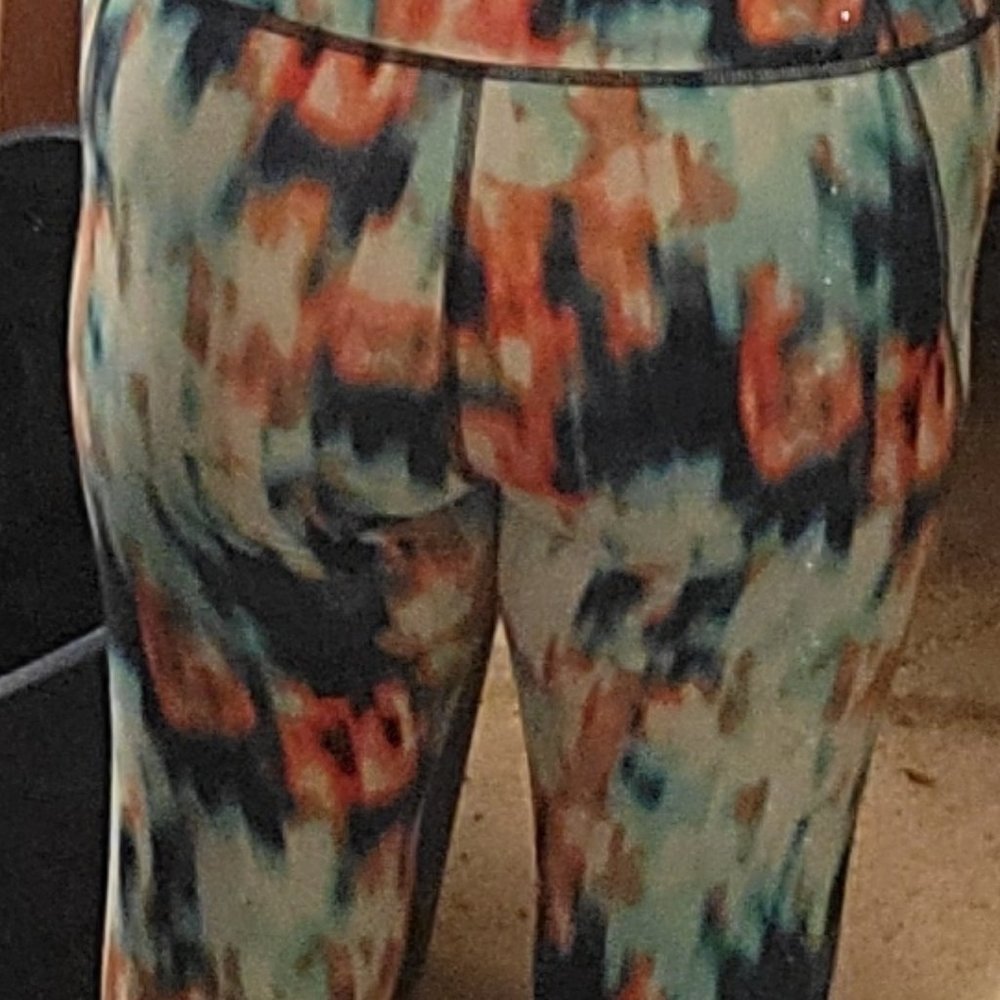 Zella Athletic Capri's Abstract Vibrant Pattern Size Large